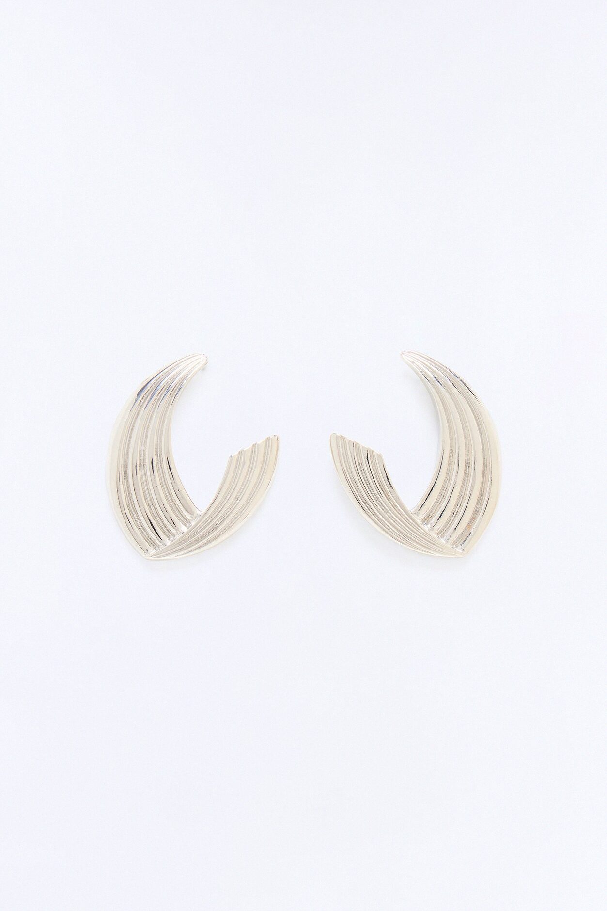Timeless Glow Drop Earrings - Silver