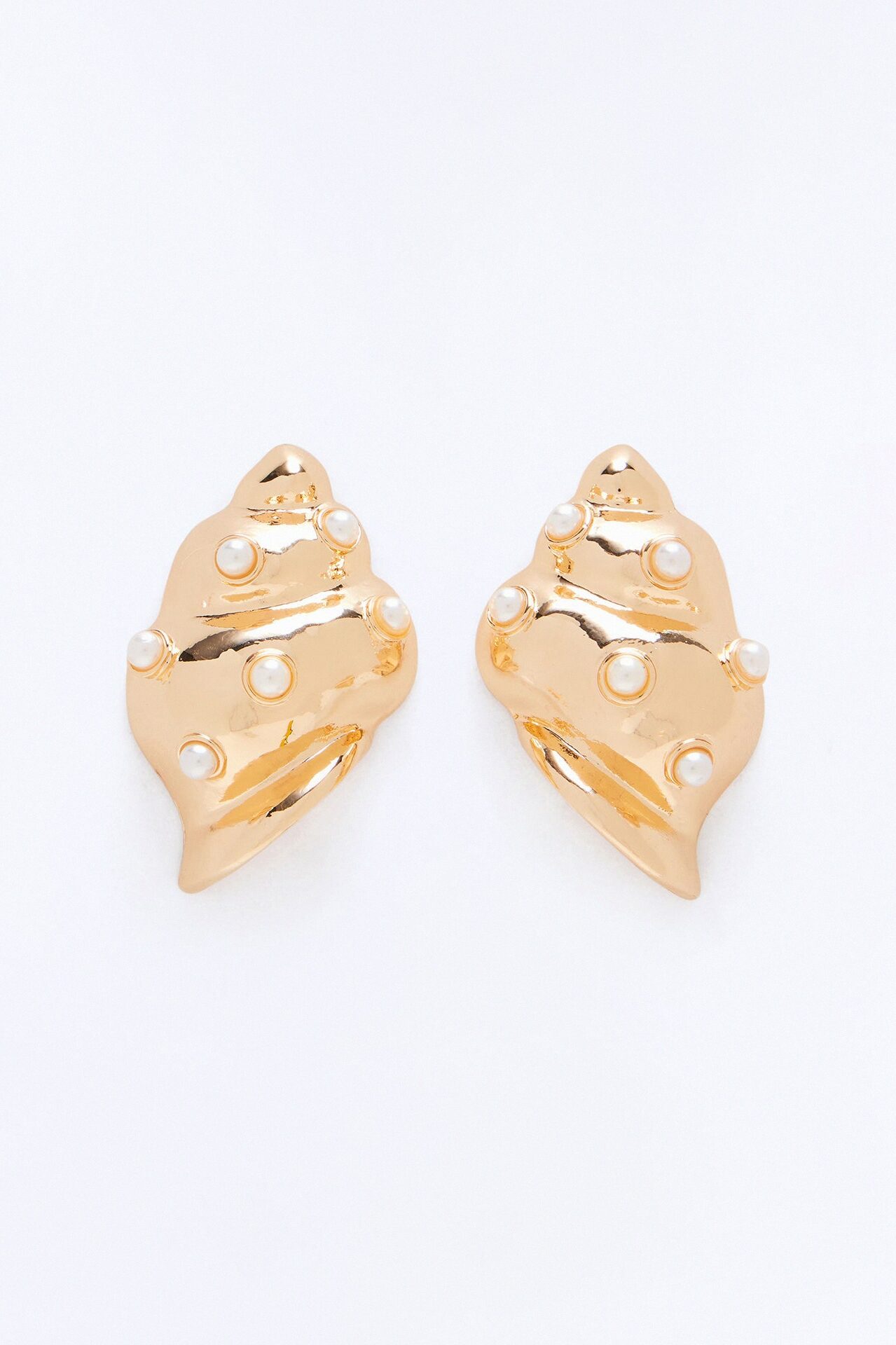 Charm Seashell Stud Earrings - Gold
