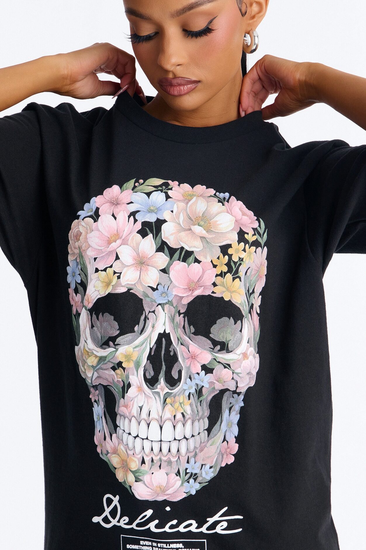 Delicate Flower Skull Tee - Black