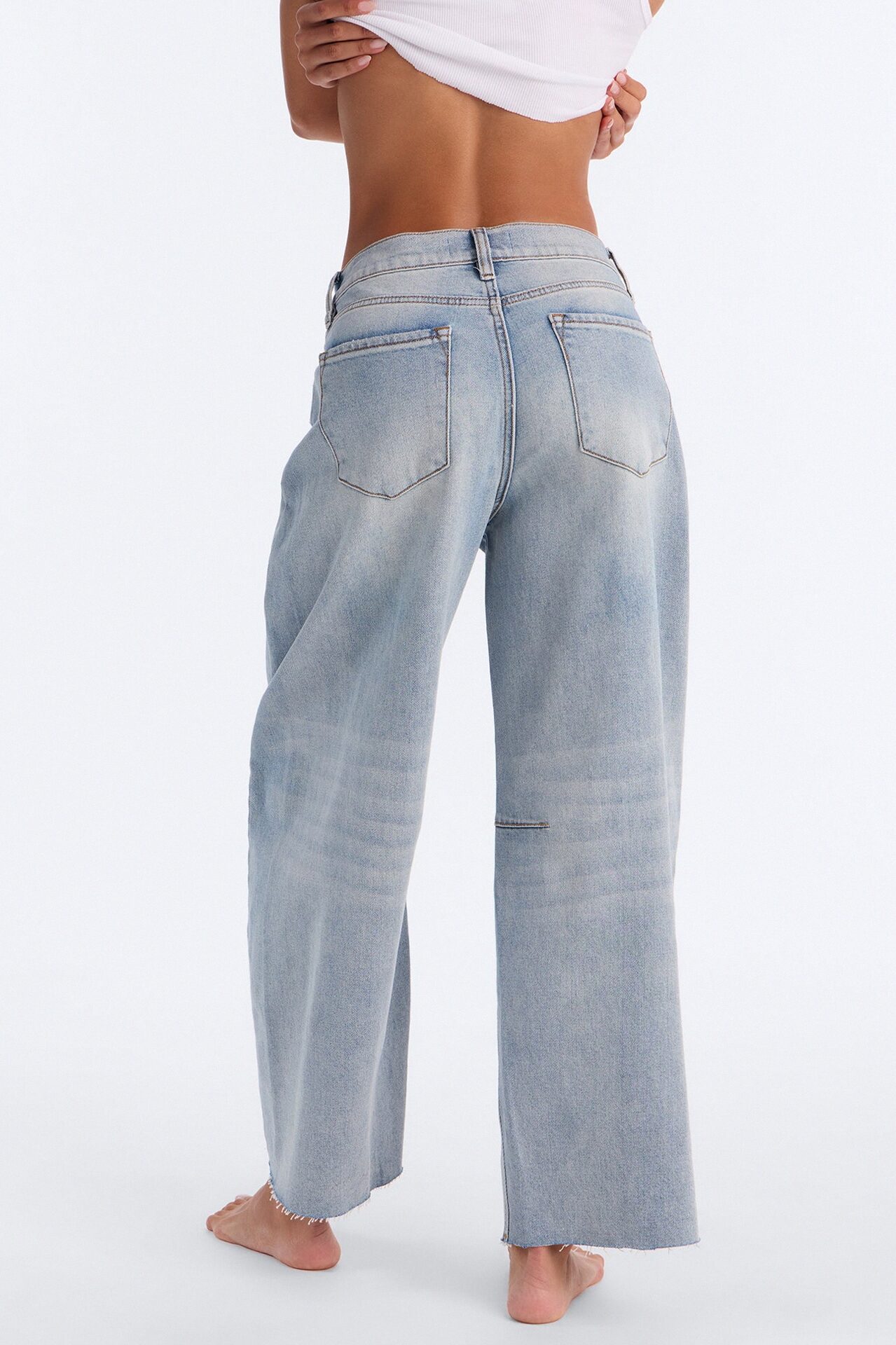 Check It Out Fray Hem Wide Leg Jeans - Light Wash