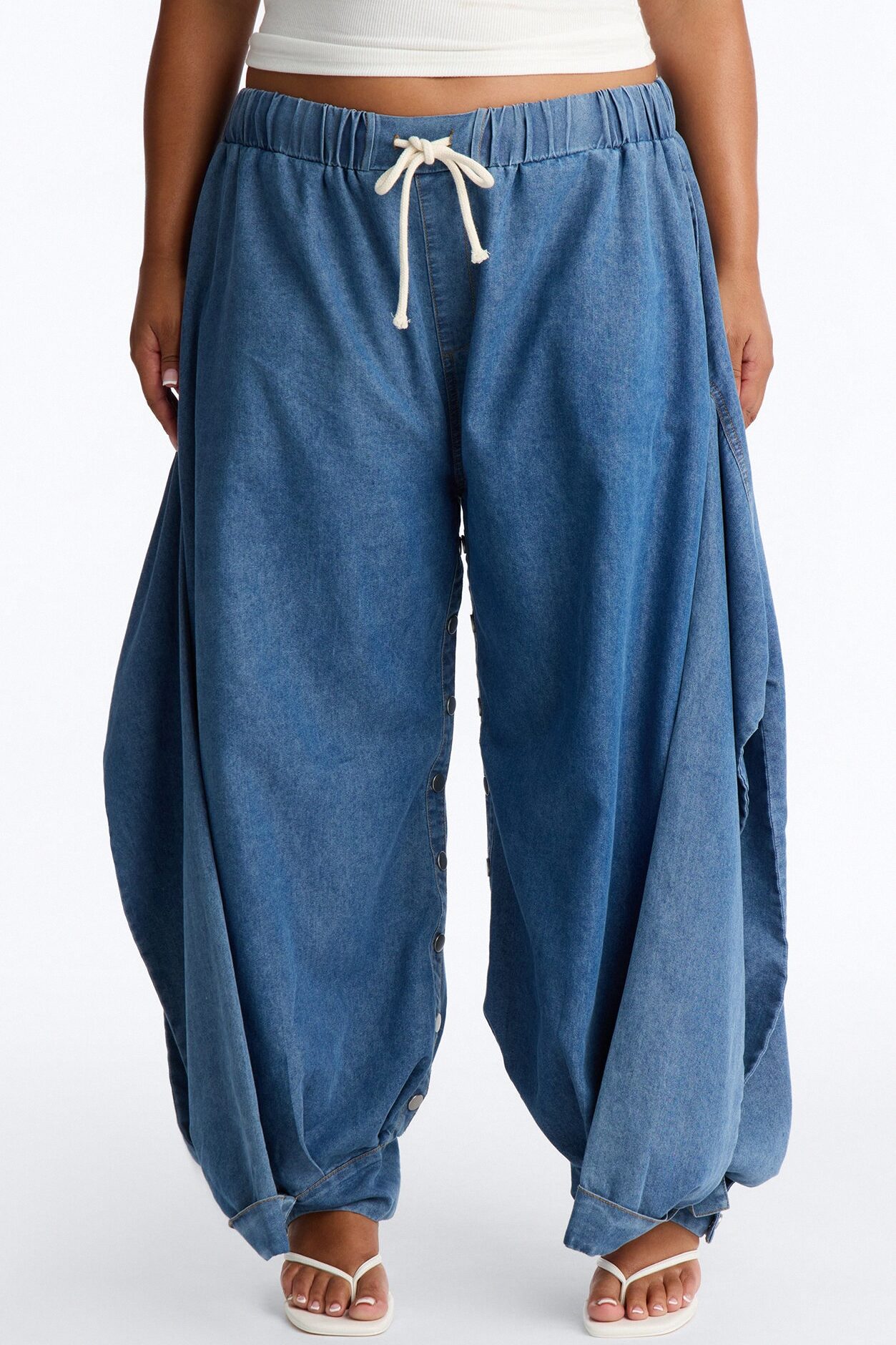 Ivy Tie Waist Balloon Leg Button Seam Pant - Medium Wash