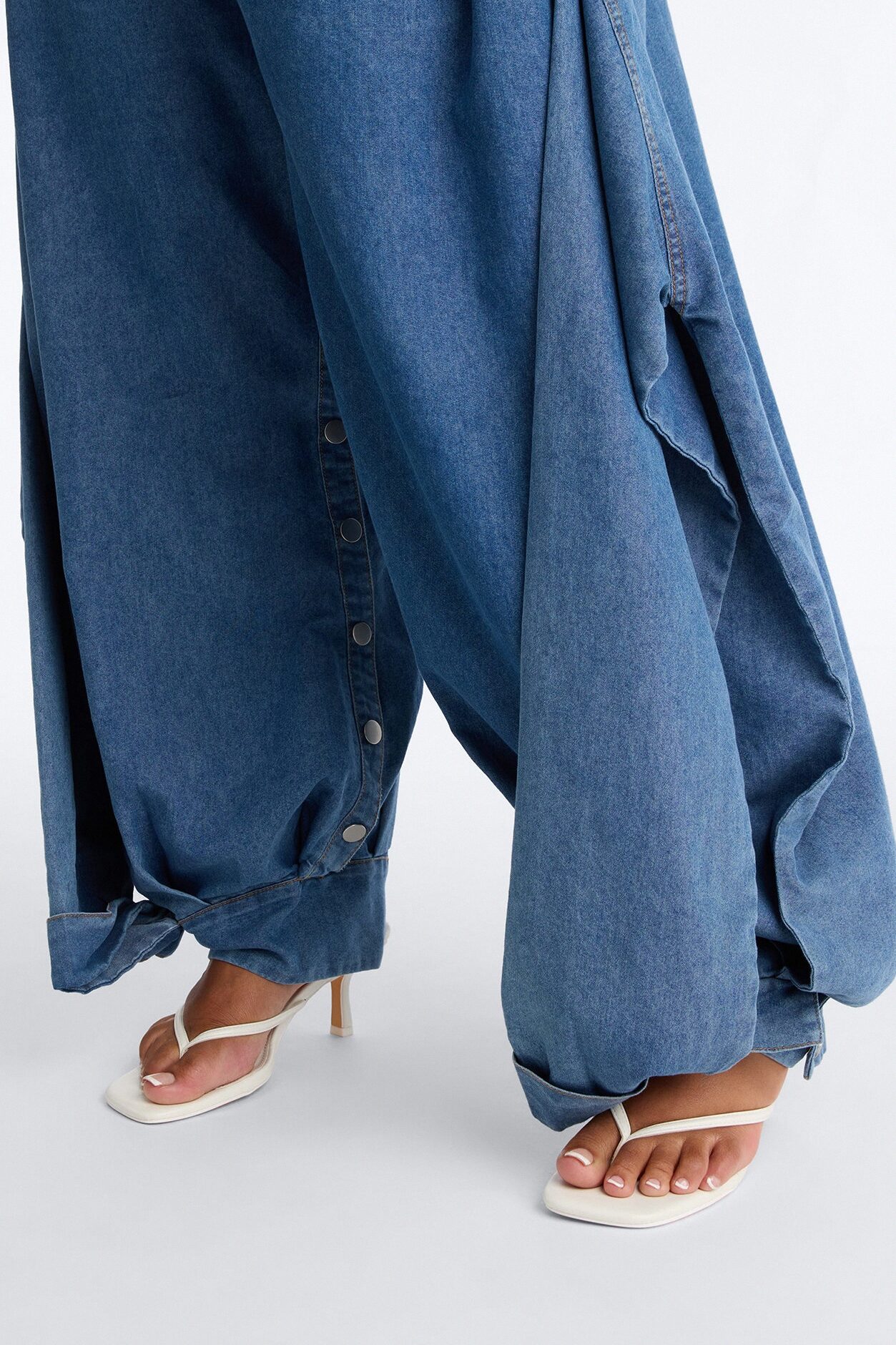 Ivy Tie Waist Balloon Leg Button Seam Pant - Medium Wash
