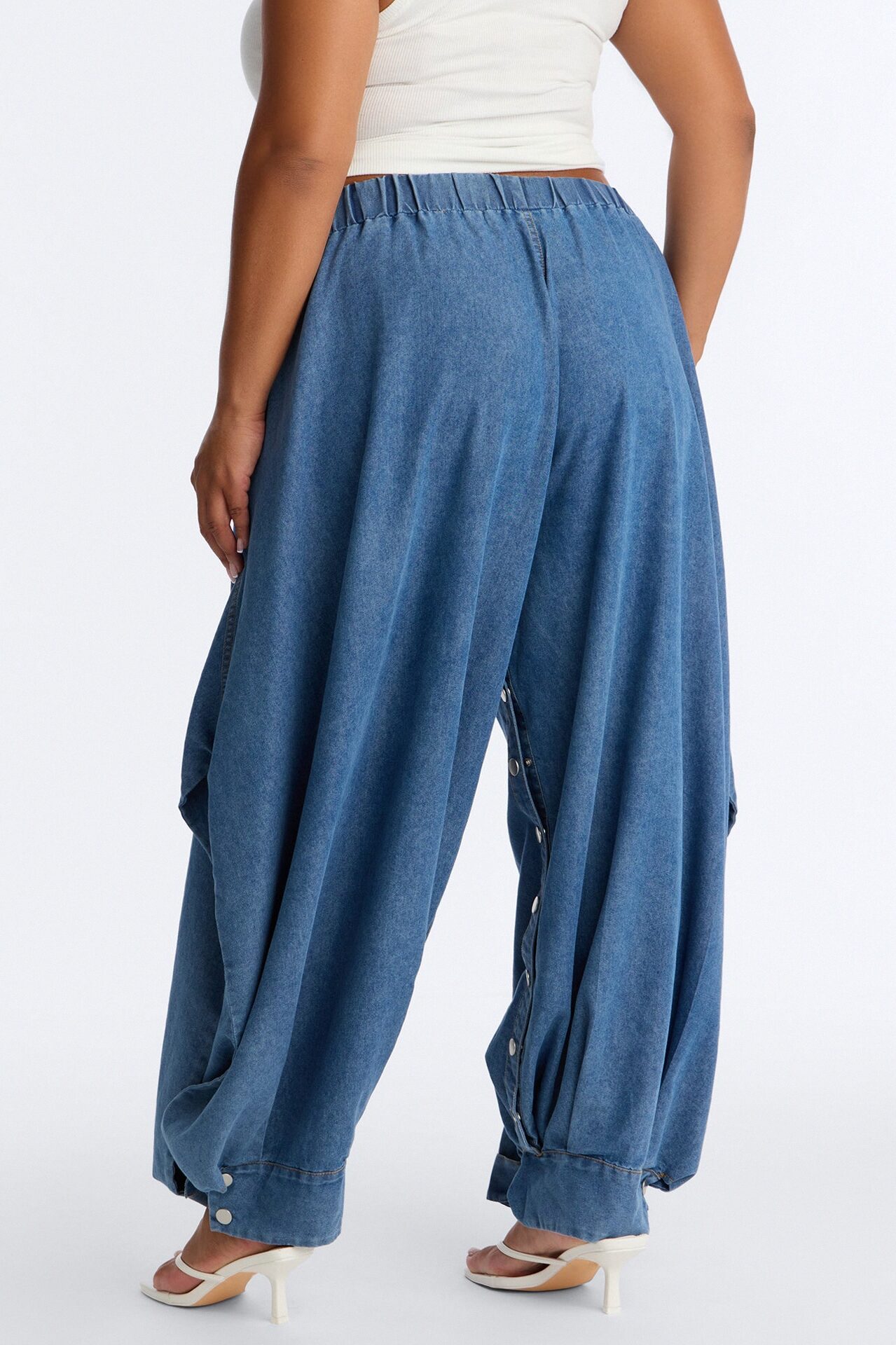 Ivy Tie Waist Balloon Leg Button Seam Pant - Medium Wash