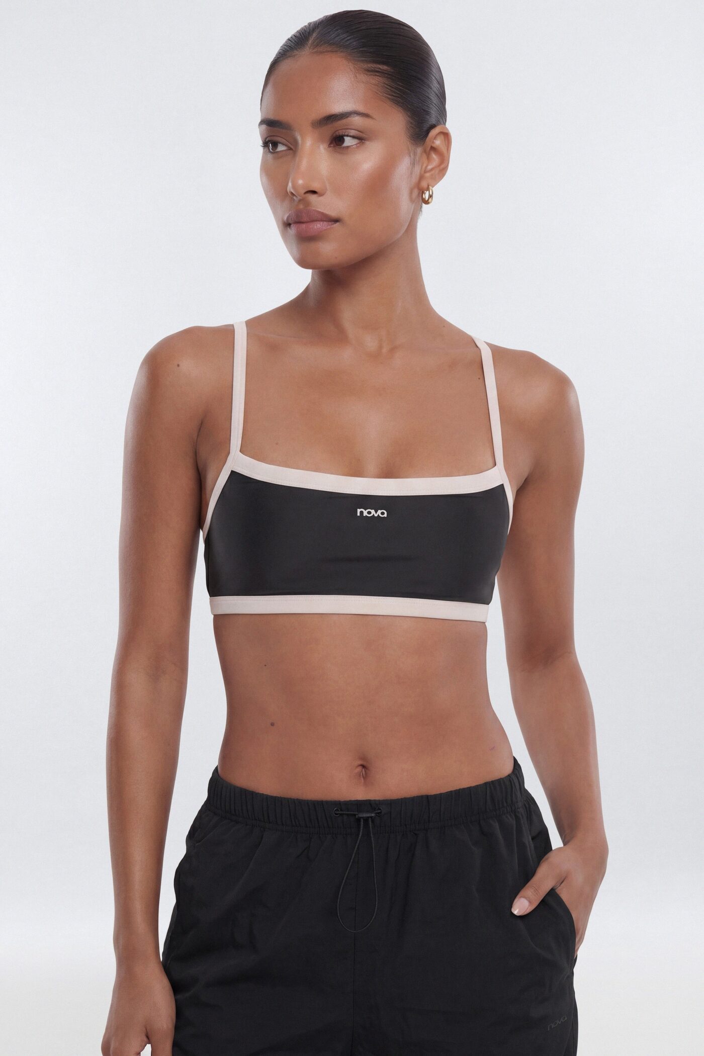 AirSculpt™ Contrast Strap Sports Bra - Black