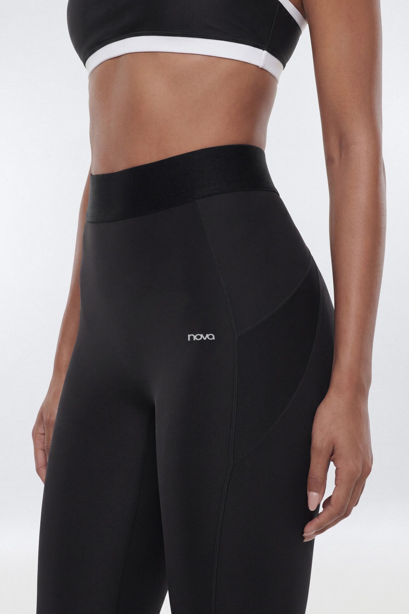 AirSculpt™ 17″ Mid-Rise Capri Legging - Black