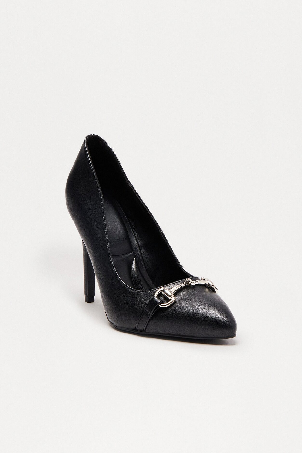 Akira Hardware Pumps - Black