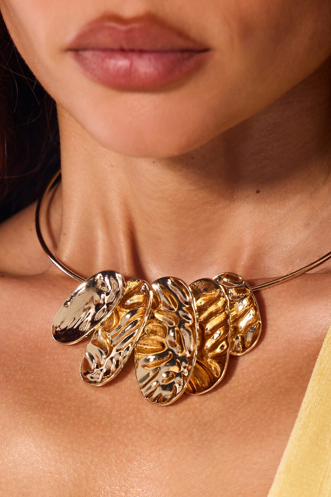 Paradise Shield Hardware Necklace - Gold
