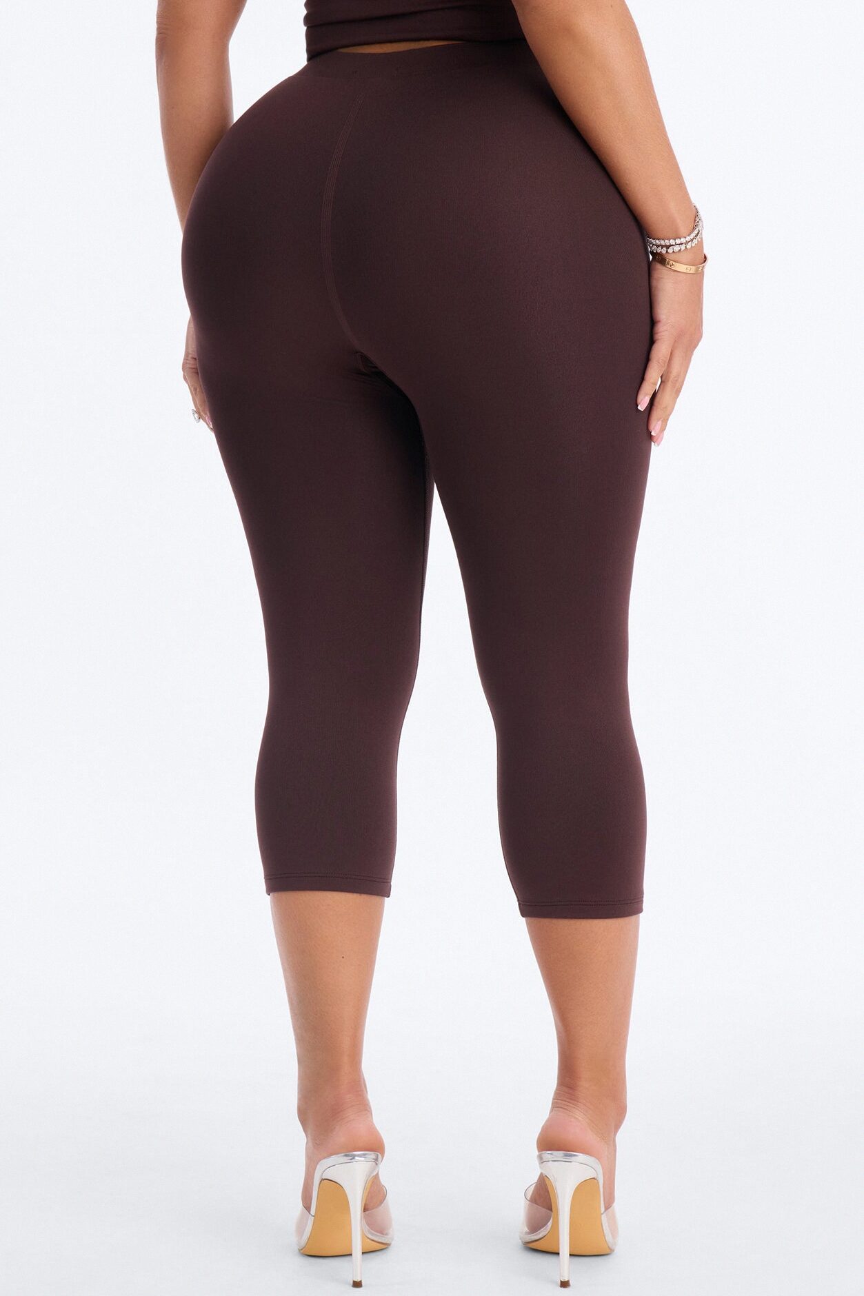 Seamless Smooth Double Lined Capri Pant - Chocolate
