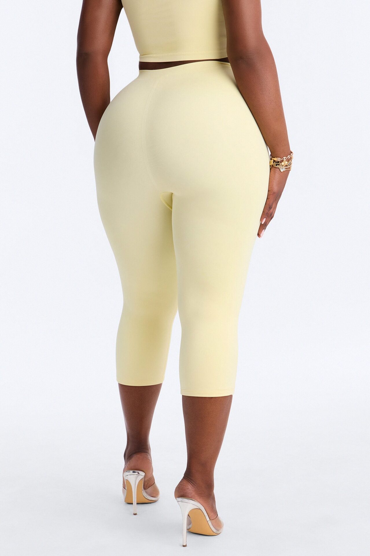 Seamless Smooth Double Lined Capri Pant - Butter Yellow