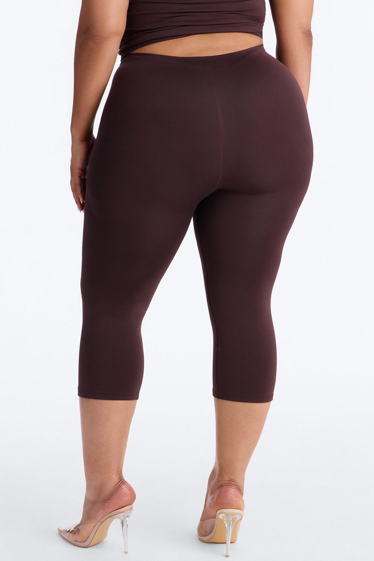 Seamless Smooth Double Lined Capri Pant - Chocolate
