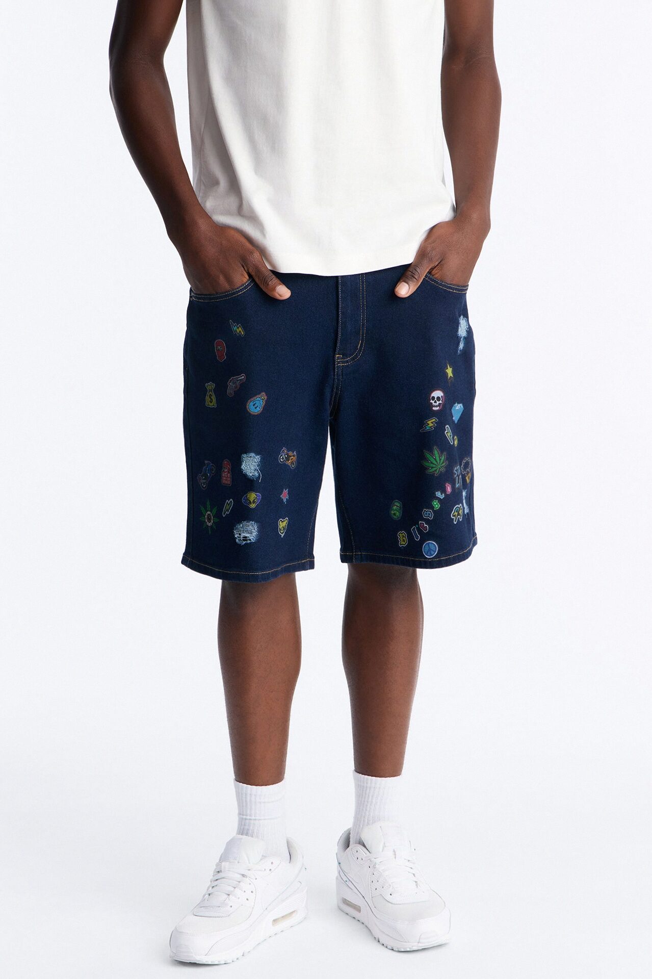 Relaxed Sticker Denim Short - Dark Wash