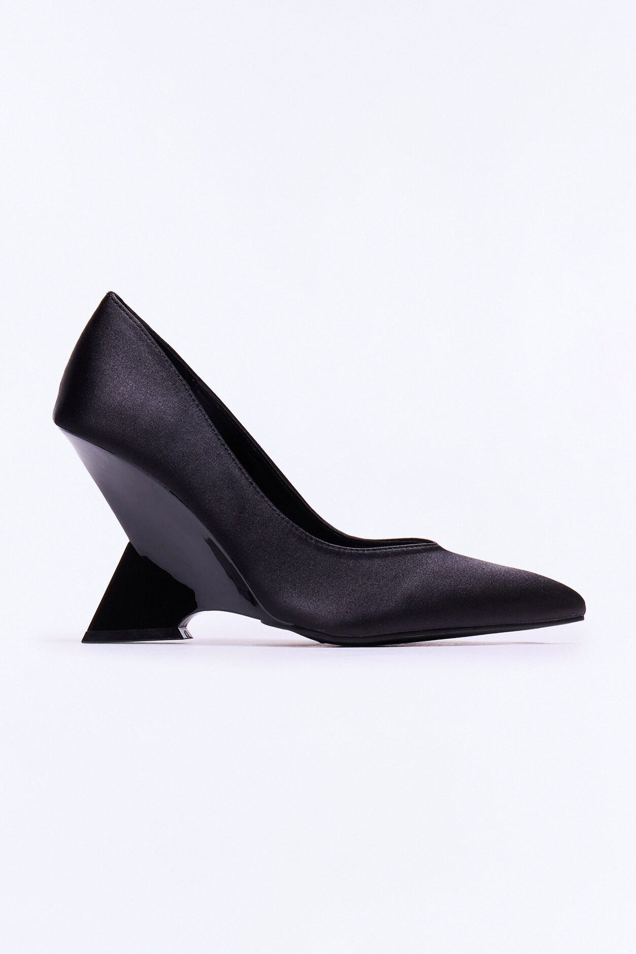 Azaiah Satin Novelty Pumps - Black
