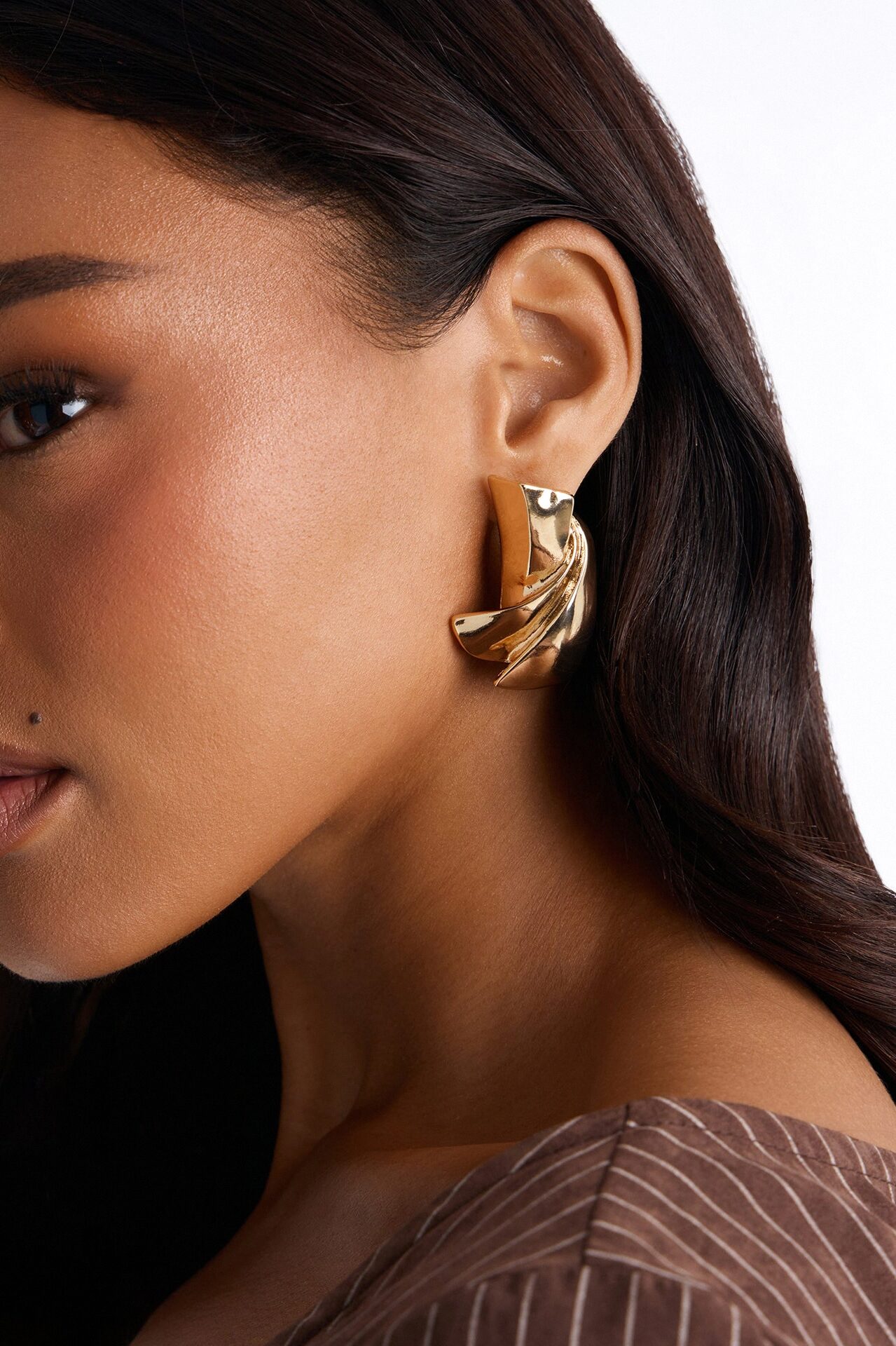 Shadow Kiss Drop Earrings - Gold