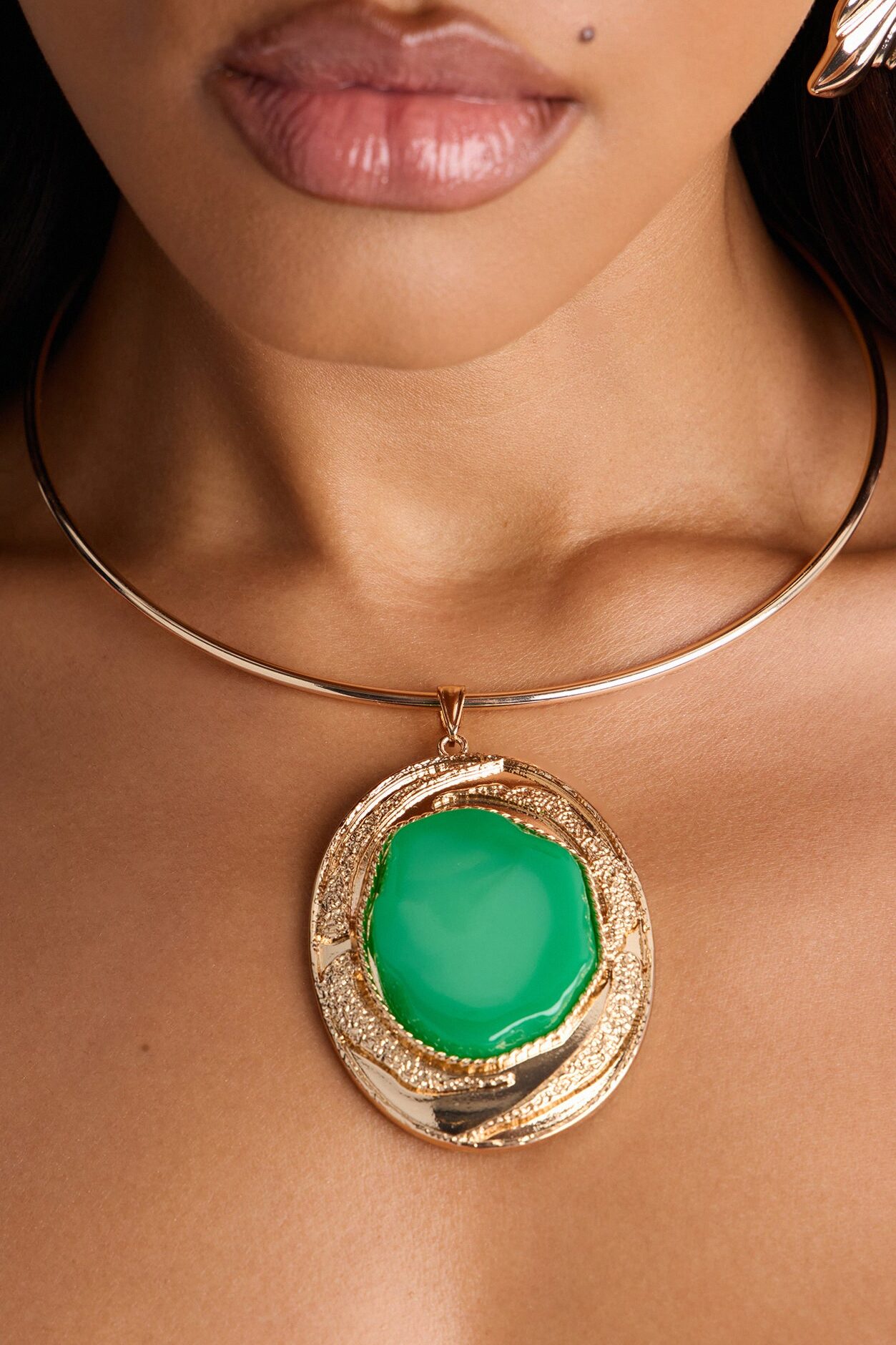 Divine Drip Jeweled Necklace - Gold/Green