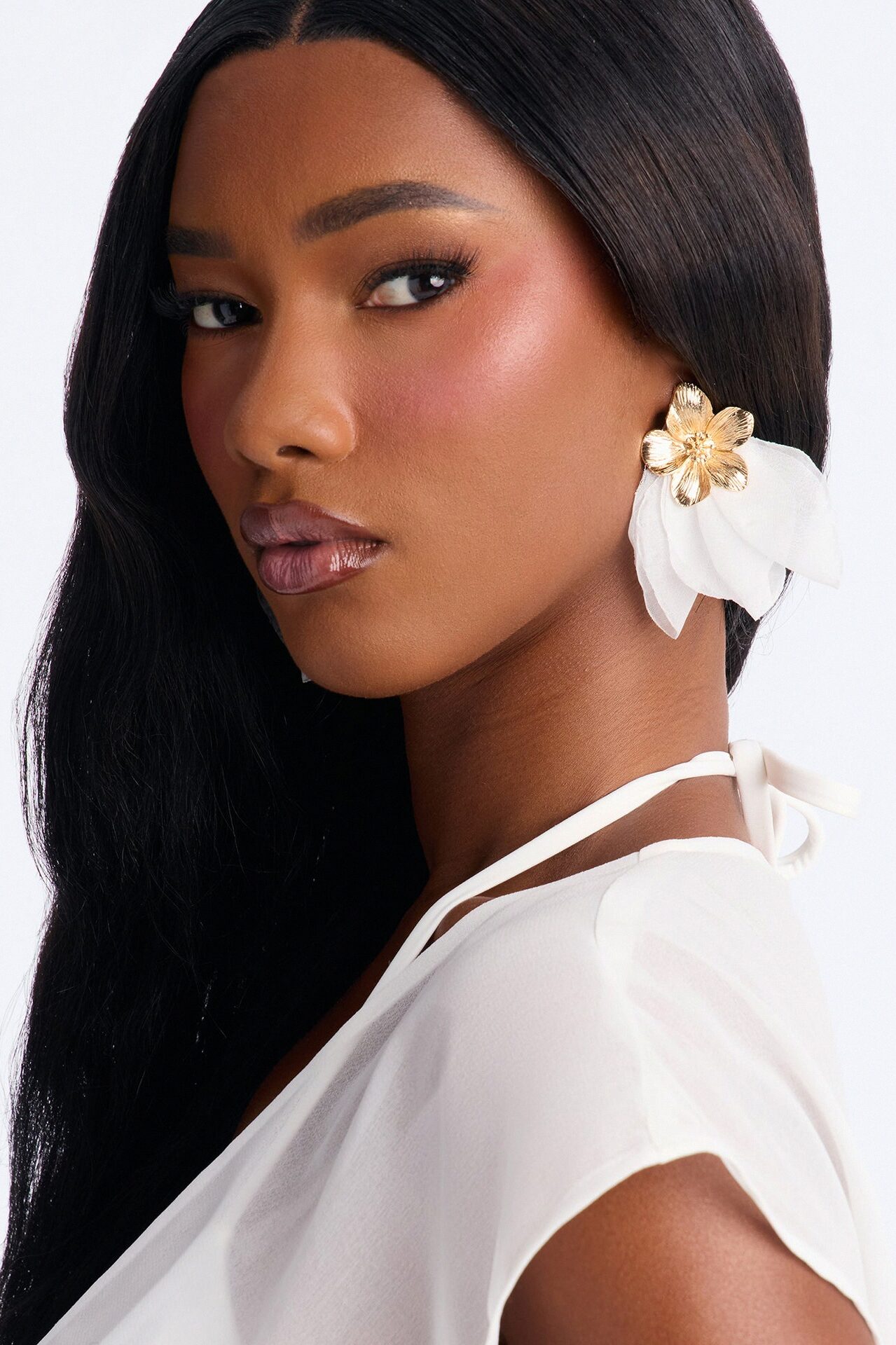 Romance Me Away Earrings - White/Gold