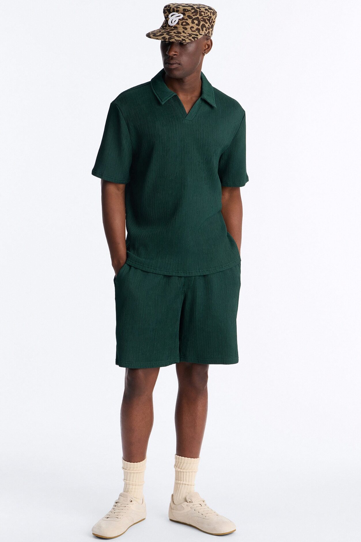Pure Form Plisse Relaxed Short - Hunter Green