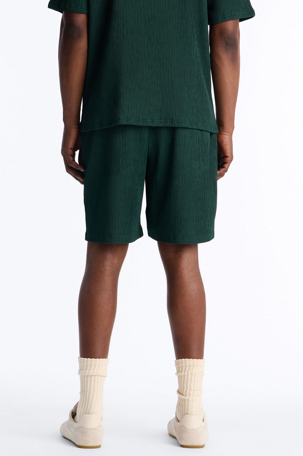 Pure Form Plisse Relaxed Short - Hunter Green