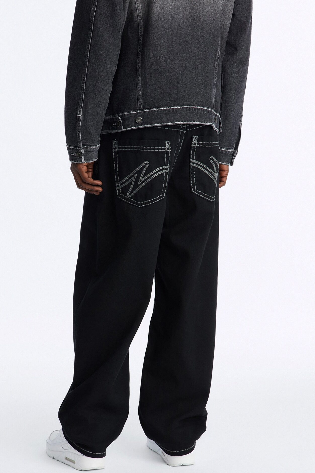 Heavy Stitch Barrel Jean - Black