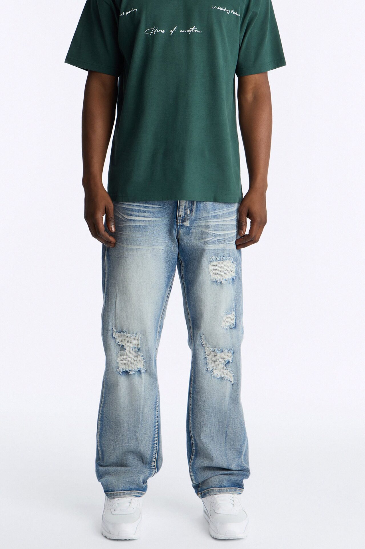 Straight Classic Destroyed Jean - Light Blue Wash