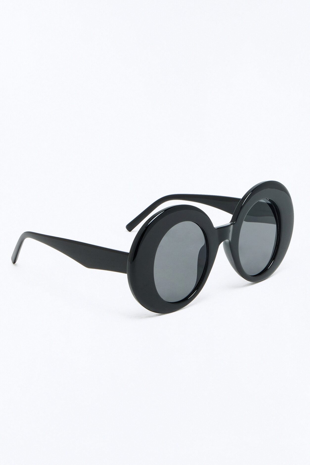 Lost In The Thrill Sunglasses - Black