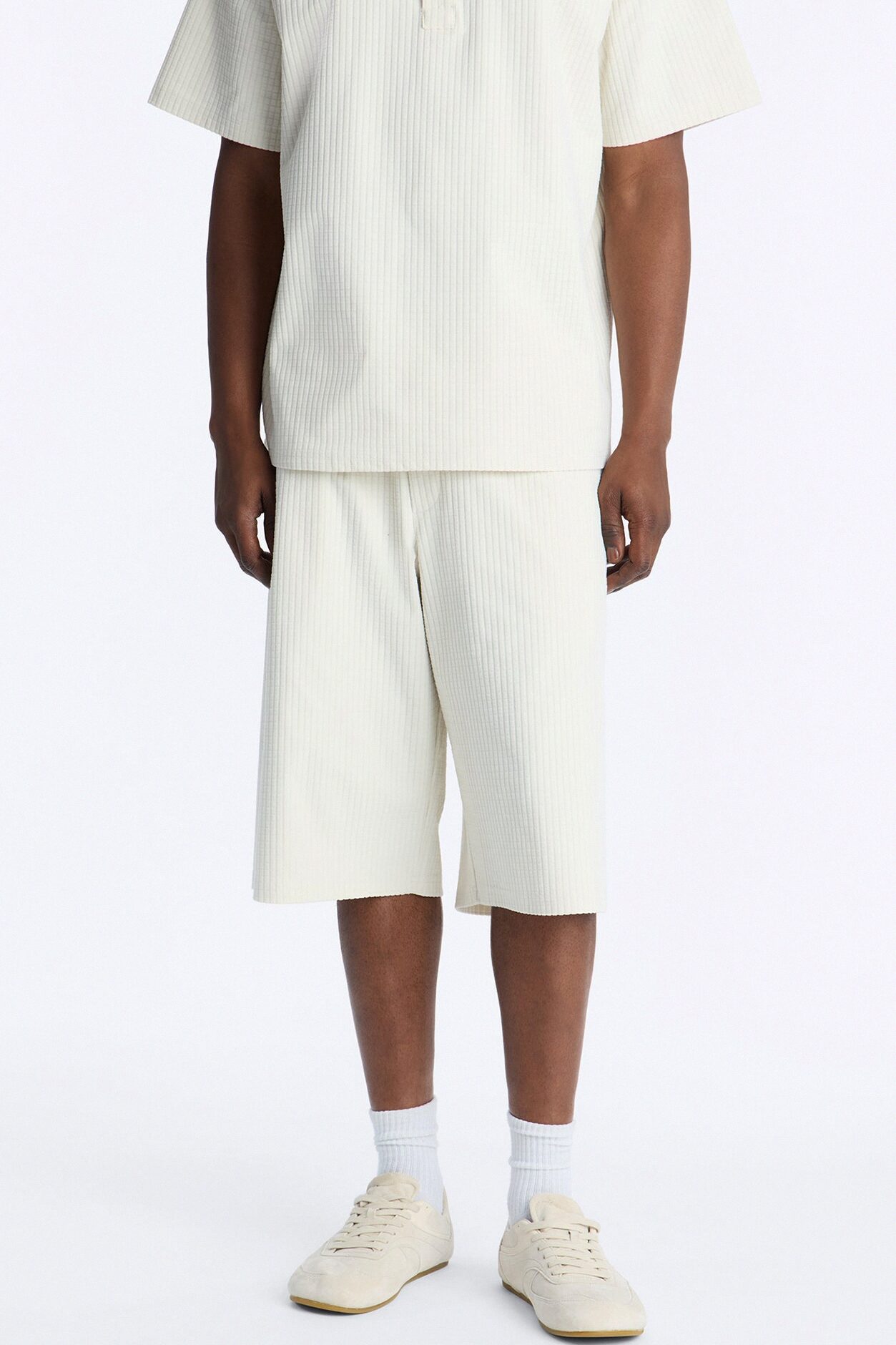 Terrance Textured Relaxed Short - Cream