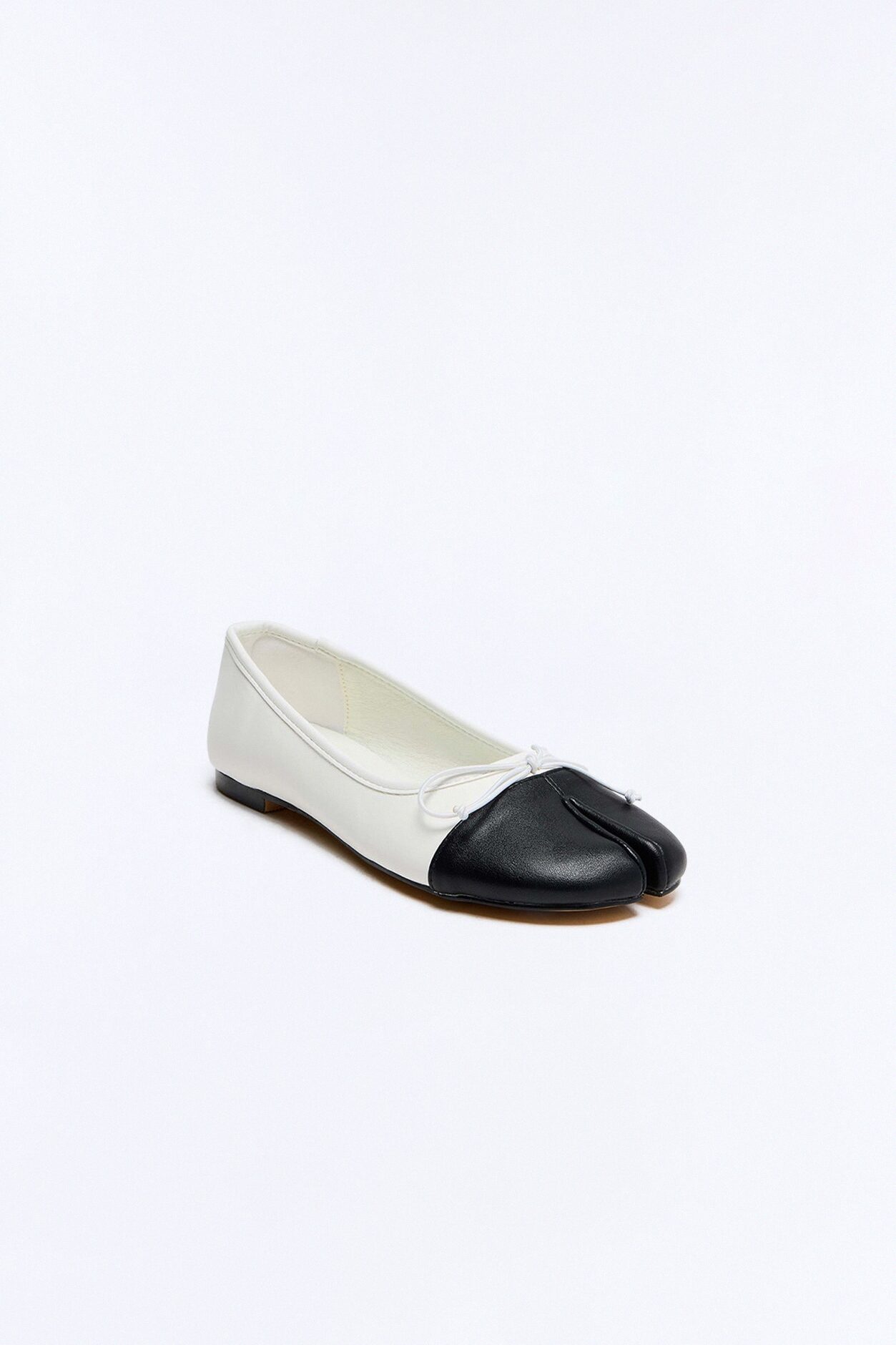Mamie Bow Ballet Flats - Black/White