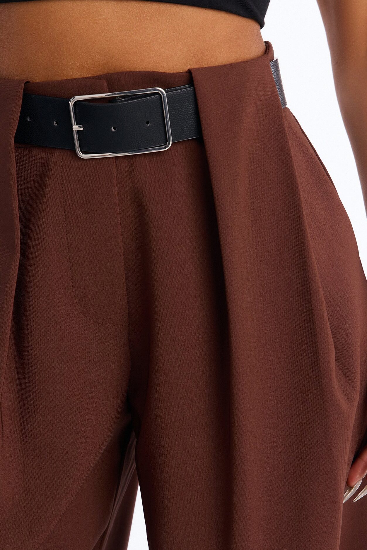 Read The Room Pleated Wide Leg Trousers 33″ - Chocolate