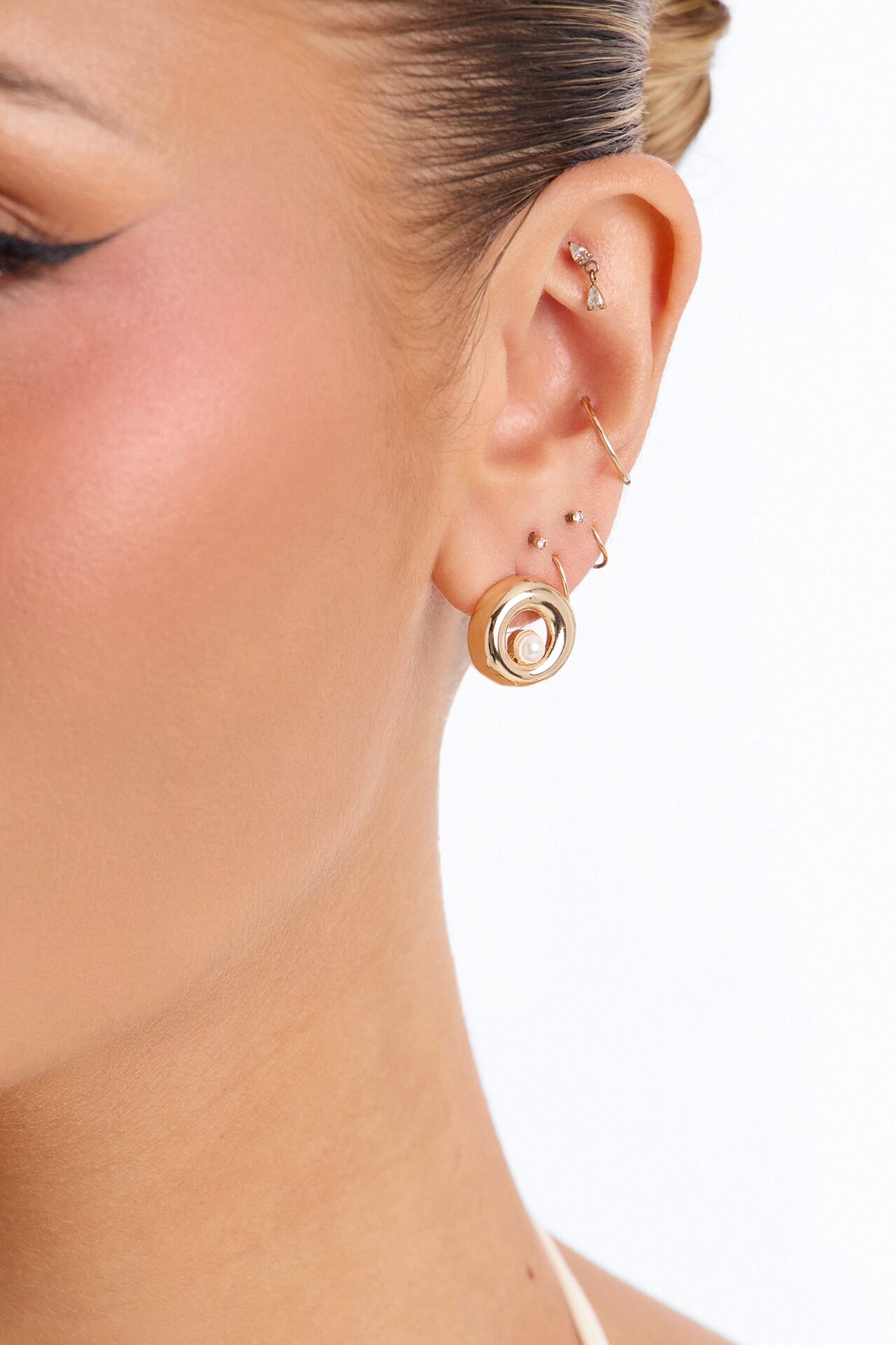 Keeping Up With It Pearl Stud Earrings - Gold