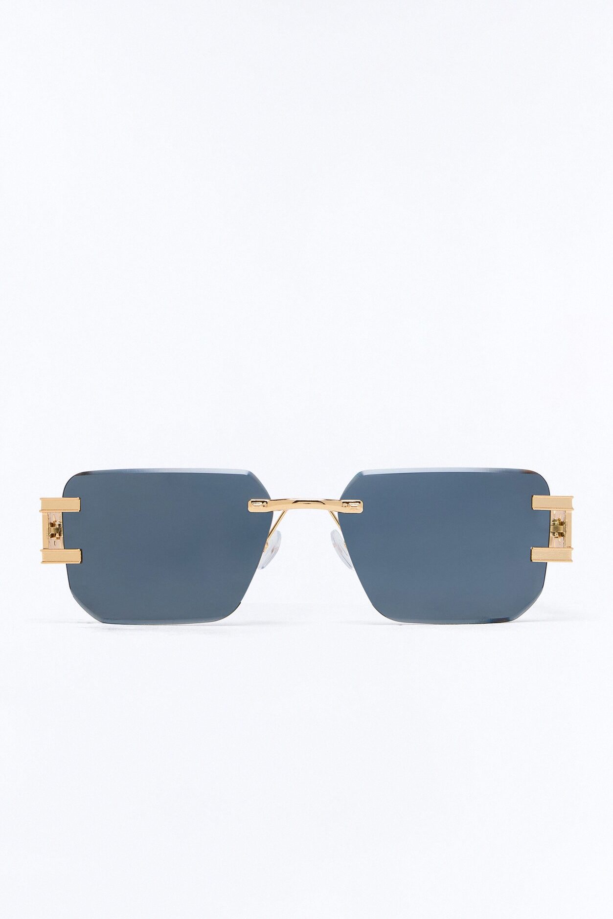 Don't Be Mistaken Sunglasses - Black