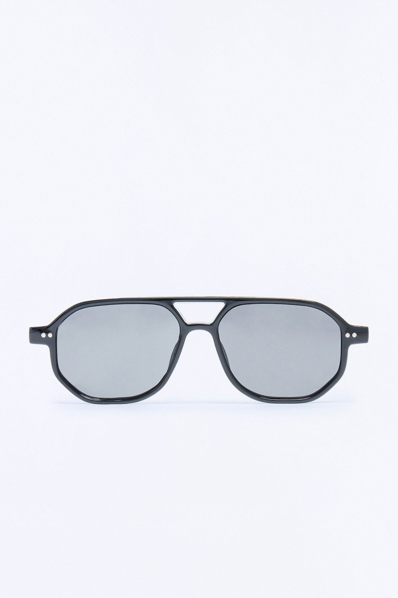Eyes On Me Round Sunglasses - Black