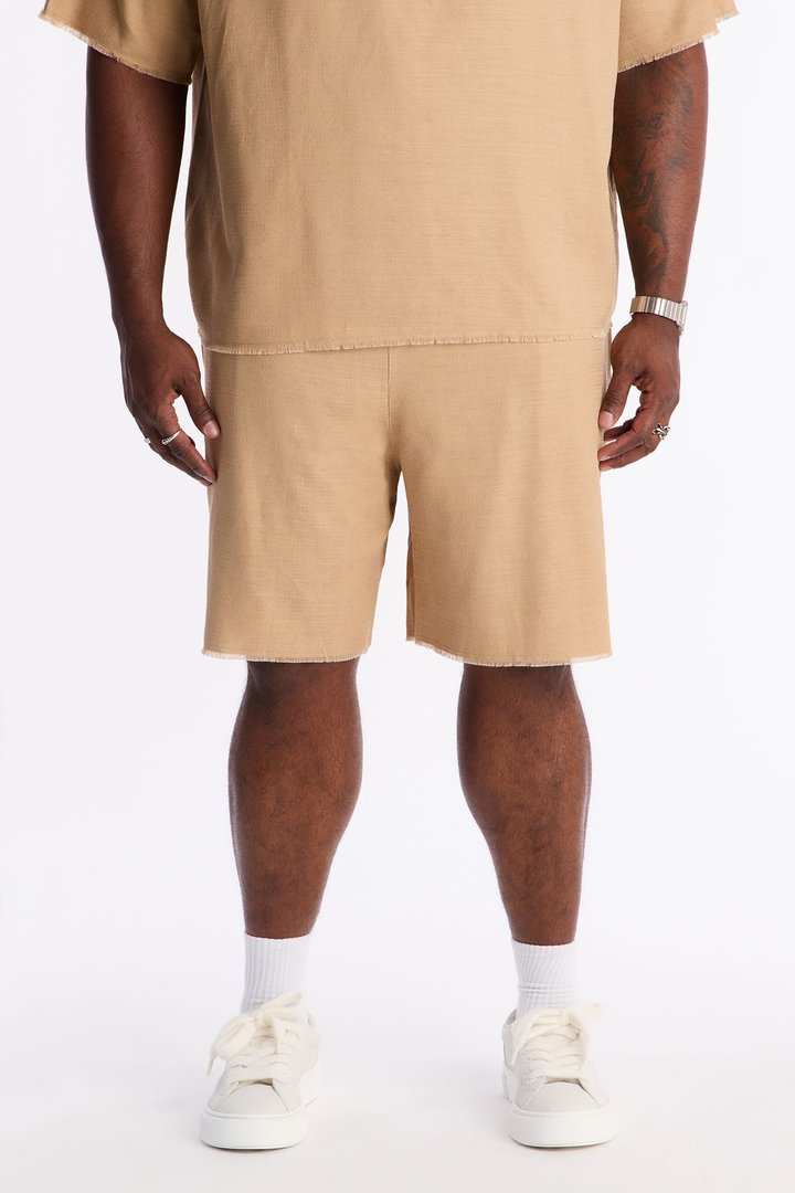 Relaxed Tropic Fearless Frayed Short - Tan