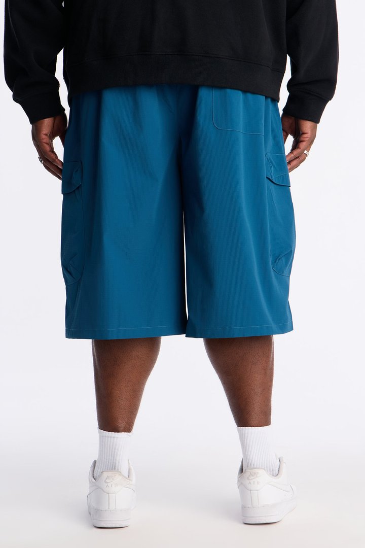 Relaxed Thirty Degree Mesh Outlay Tech Short - Blue