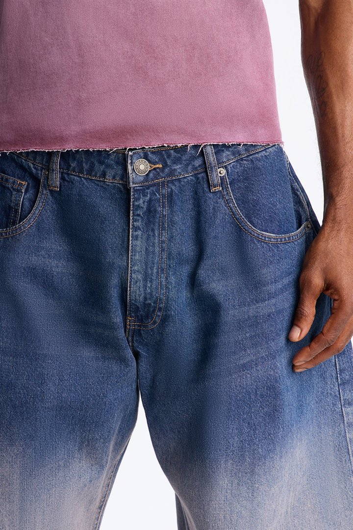 Barrel Into Me Ombre Jean - Medium Blue Wash