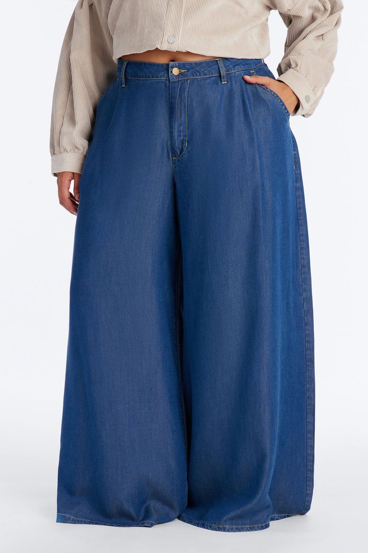 High Tempo Chambray Super Low Rise Pant 32″ - Medium Wash