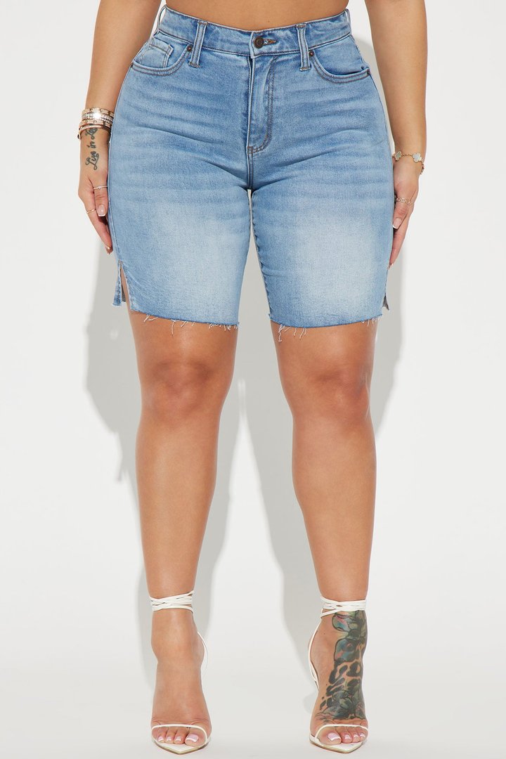 Everything's Good Super Stretch Denim Bermudas - Light Blue Wash