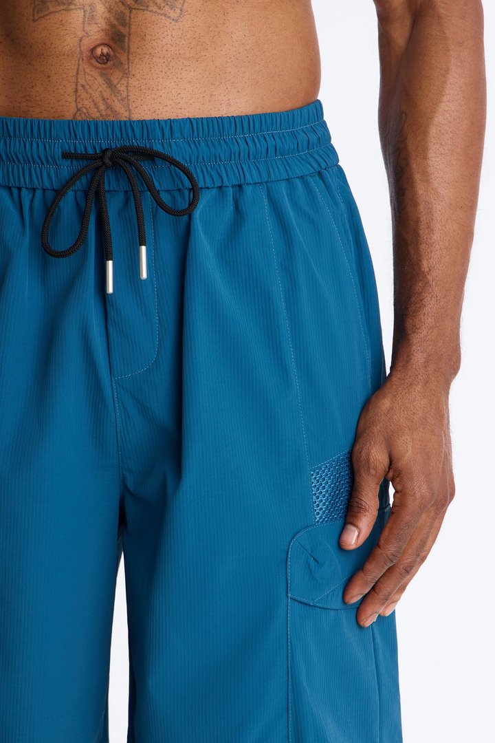 Relaxed Thirty Degree Mesh Outlay Tech Short - Blue