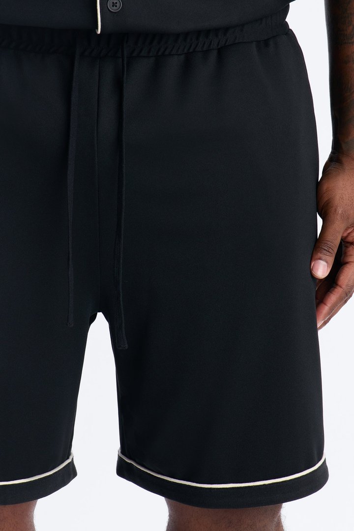Relaxed Noir Shorts - Black