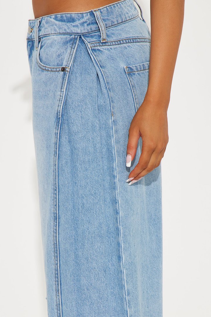 Aleksa Pleated Non Stretch Denim Jorts - Light Wash