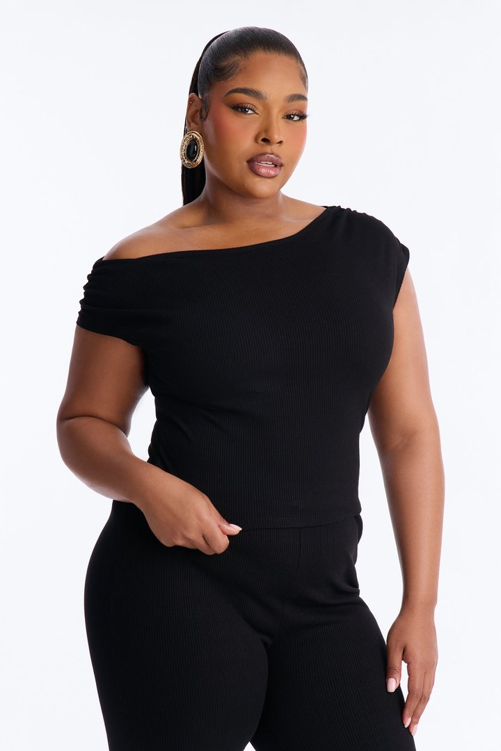 Ariella Off Shoulder Snatched Capri Set - Black