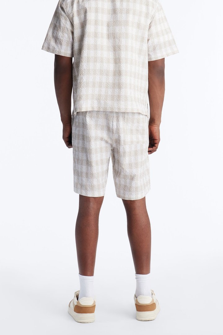 Relaxed Chess Check Seersucker Short - Tan