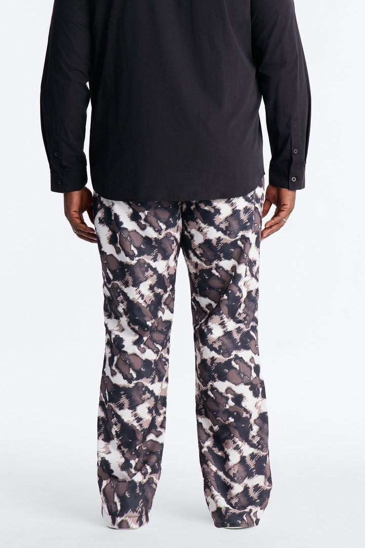 Straight Distorted Print Pant - Black