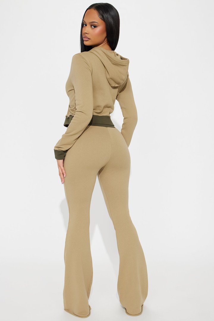 Keeping Up With Me Pant Set - Olive
