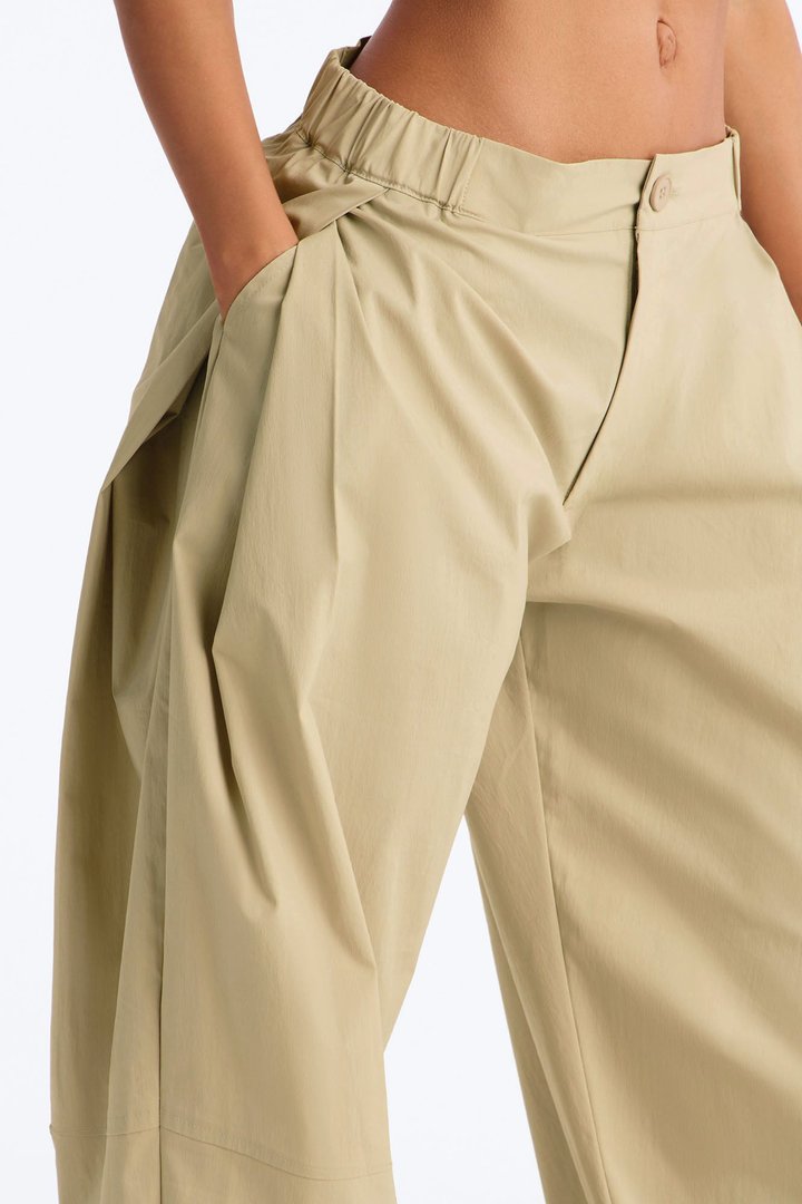 Slick Moves Only Windbreaker Barrel Pant 31″ - Taupe