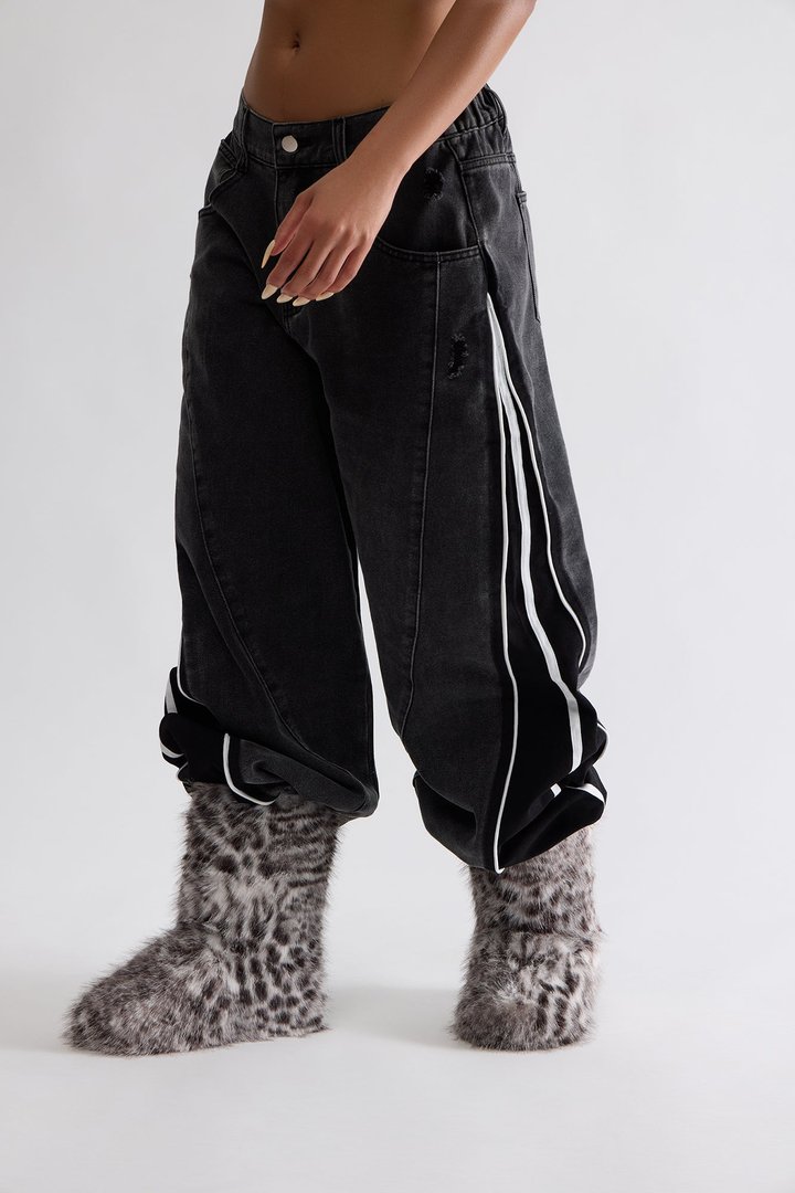 Chilly Days Booties - White/Black