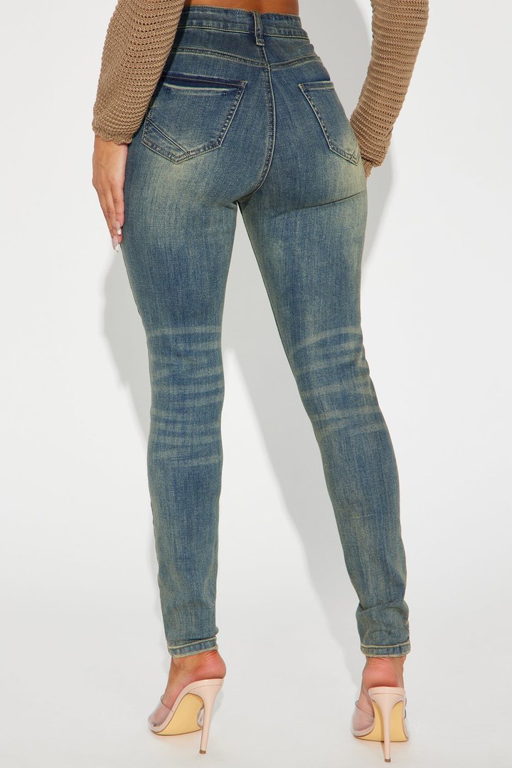 Isla Sculpting Skinny Jeans - Medium Wash