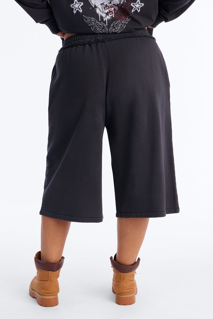 Born Savage Sweat Shorts - Charcoal