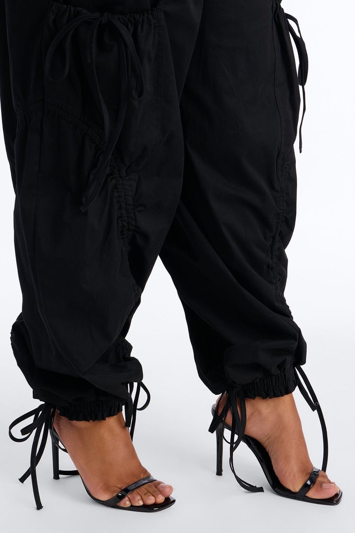 Gemma Low Rise Ruched Jogger Cargo Pant 30″ - Black