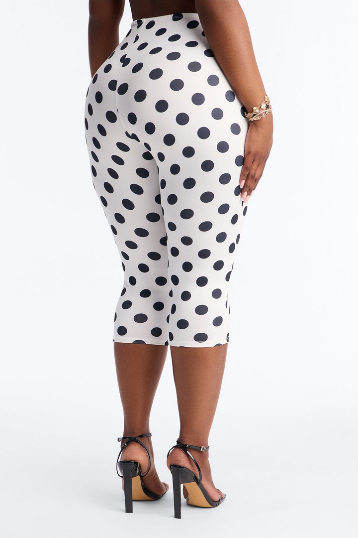 Lucia High Rise Polka Dot Capri Legging 19″ - White/combo