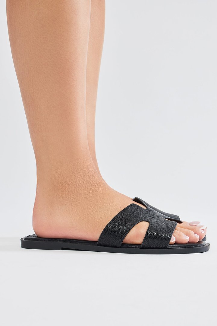 Cutting Ties Flat Sandals - Black