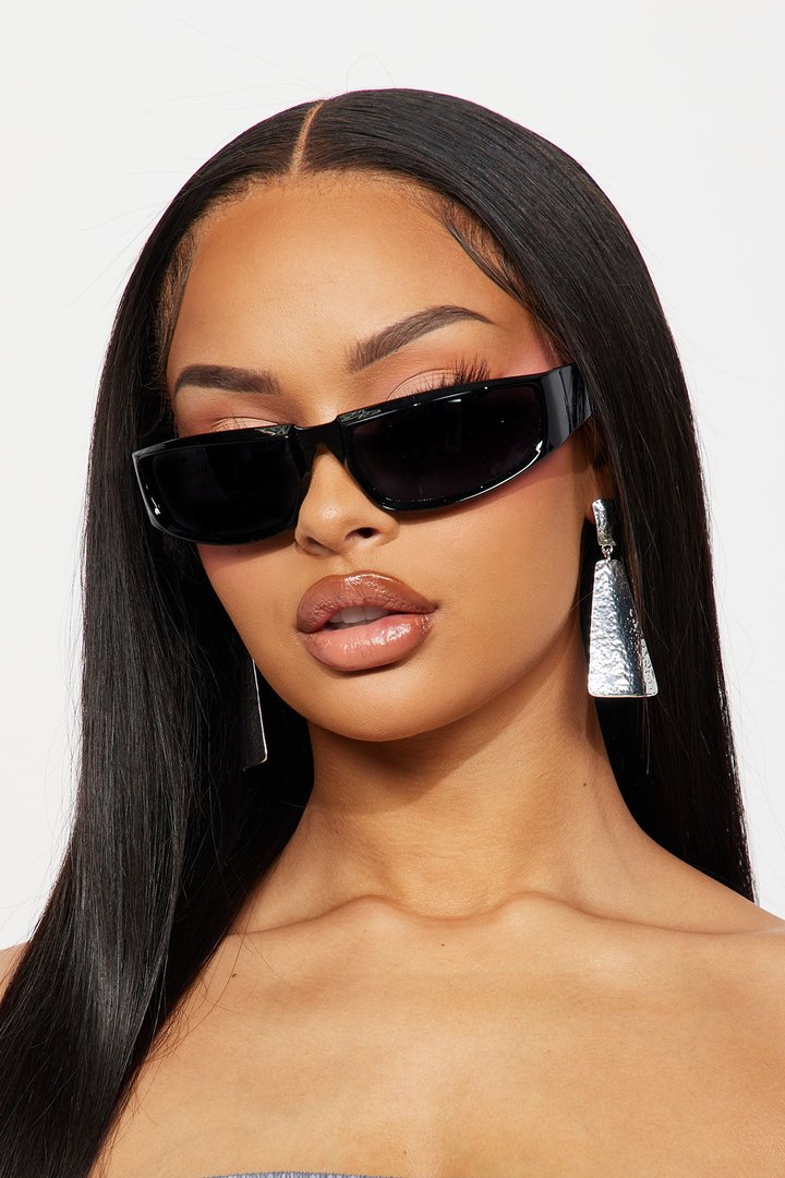 Got You Wrapped Around Sunglasses - Black
